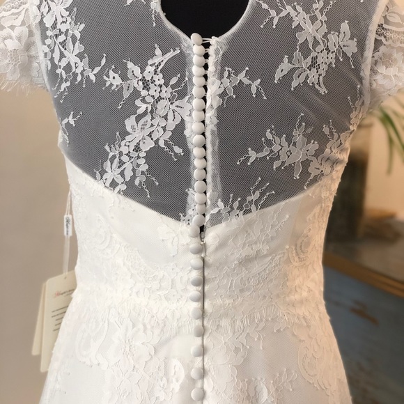 Wedding Dress - Picture 5 of 10